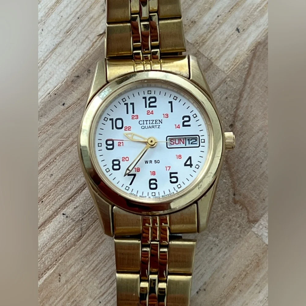 Citizen Ladies Watch Vintage White Dial Gold Tone Bracelet Date Window